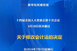 夺冠英雄！全场哨响，众将包围制胜功臣范迪克